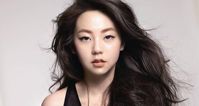 Wonder Girls’ Sohee Radiates on the Set of Her Upcoming Drama