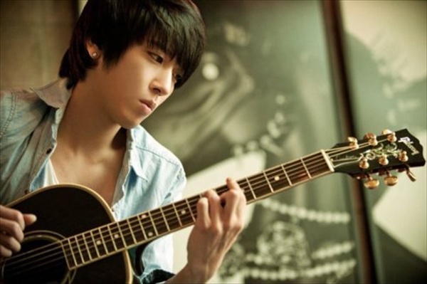 CNBLUE’s Jung Yong Hwa Emerges as “Songwriting Genius”
