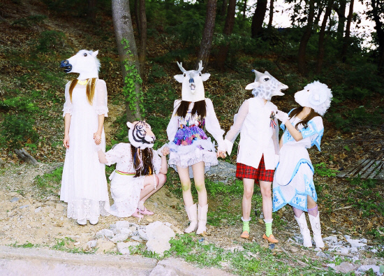f(x) Unveils Short PV of Japanese Version of “Hot Summer”