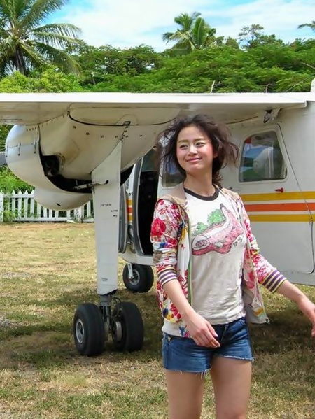 Old Photo Of Kim Tae Hee Both Shocks and Awes Fans