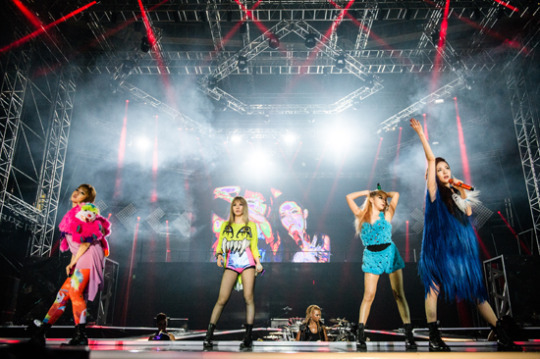 2NE1 to Hold Live Interview through Facebook
