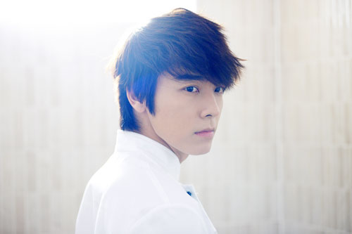 Super Junior’s Donghae Shows Off Killer Abs in Latest Photo Shoot