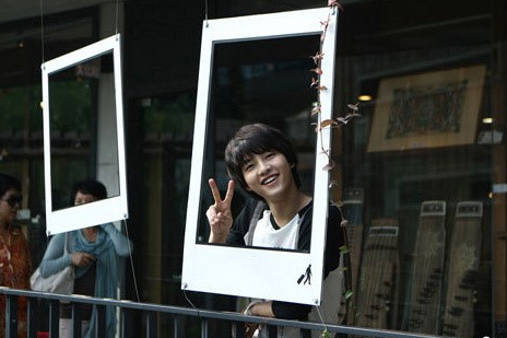 Song Joong Ki Is Cute And Charismatic in Customellow Advertisement Pictorial