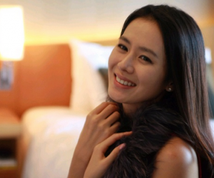 Son Ye Jin is a Mysterious Captivating French Diva for Chatelaine Advertisement Pictorial Son Ye Jin is a Mysterious Captivating French Diva for Chatelaine Advertisement Pictorial