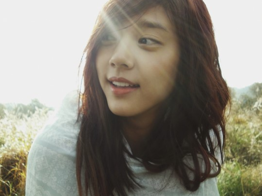Son Dambi is a Natural in “Cosmopolitan” Pictorial