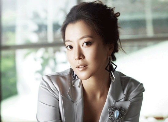 Kim Hee Sun’s Graduation Photo on “Faith”