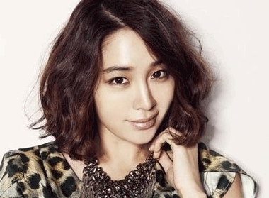 Lee Min Jung Holds Fan Signing Event