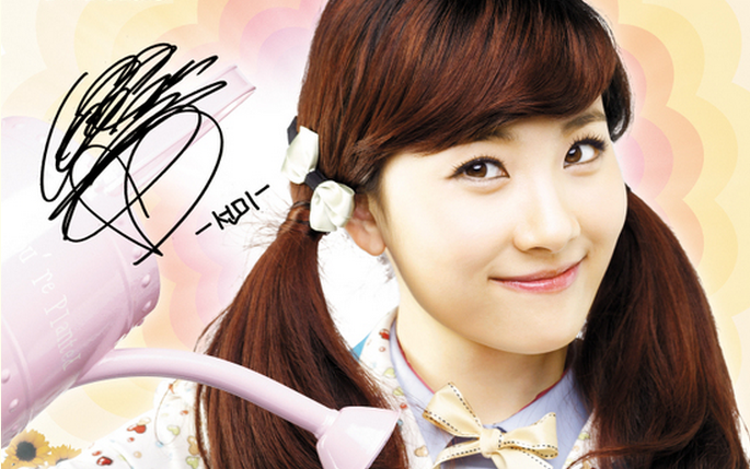 Ex-Wonder Girls’ Sunmi Poses with 2PM and JYP Family