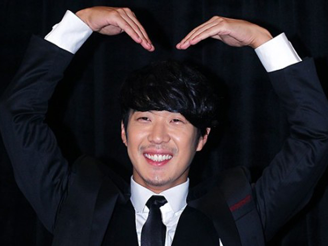 Couple Haha & Byul Takes “Proof Shot” After Press Conference
