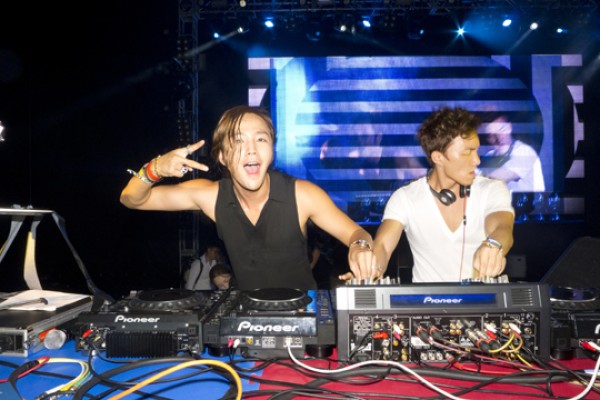 Jang Geun Suk Brings the House Down at UMF Korea 2012