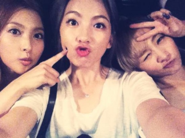 Kara’s Kang Ji Young, Park Gyuri, and Nicole Charm Fans with Cute Facial Expressions