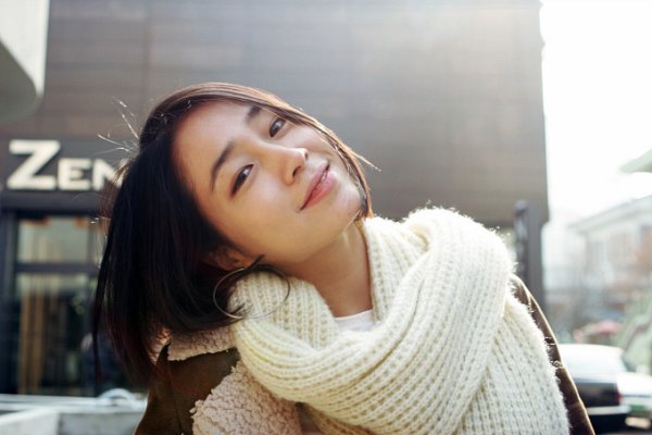 Lee Min Jung Renews Her Contract with Current Agency