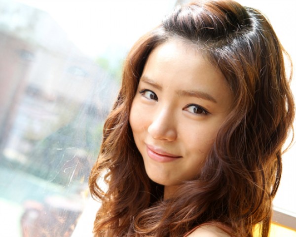 Shin Se Kyung’s Doppelganger Revealed on “Happy Together 3”