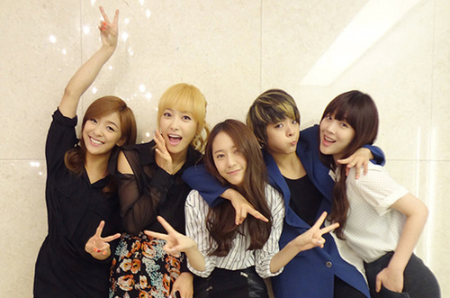 f(x) Showers Sulli With Love At Filming Site
