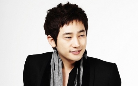 Park Shi Hoo Plans To Film 2 Billion Won Music Video