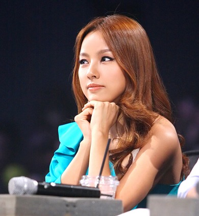 Lee Hyori Posts Weird Selca of Herself But a Cute One of Soonshim on Twitter
