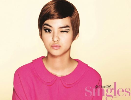 “Ghost Sweepers” Actress Kim Yoon Hye is the Perfect Twiggy in “Singles”