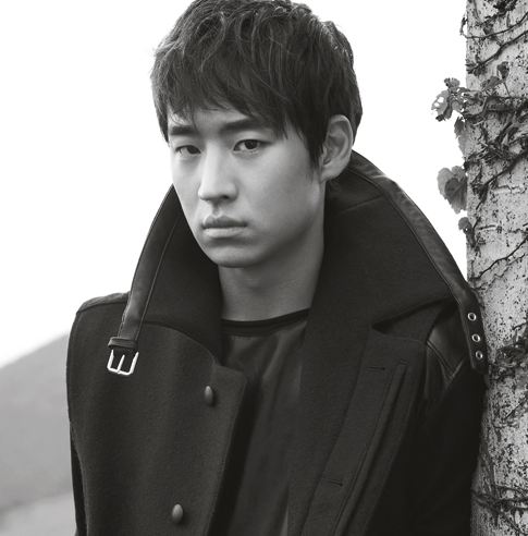 “Ghost Sweepers” Actor Lee Je Hoon Says Scenes with Kim Soo Ro Were Ad-lib Fest in “Elle”