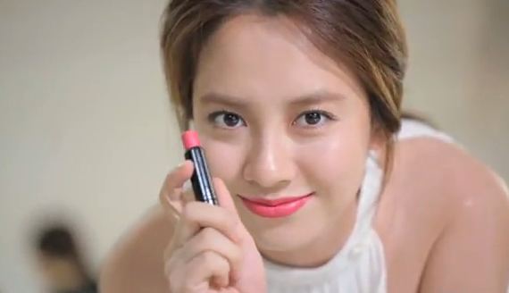 Song Ji Hyo Blows Kisses for Bobbi Brown CF