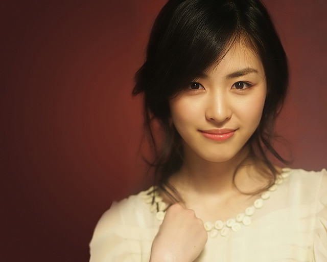 Lee Yeon Hee Appears at Fan Signing Event for North Face