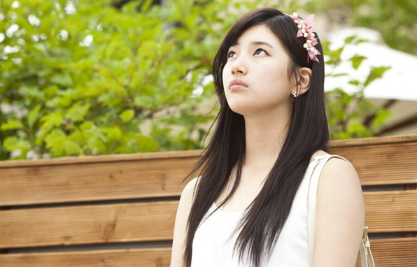 miss A’s Suzy Shares New Sexy Selca