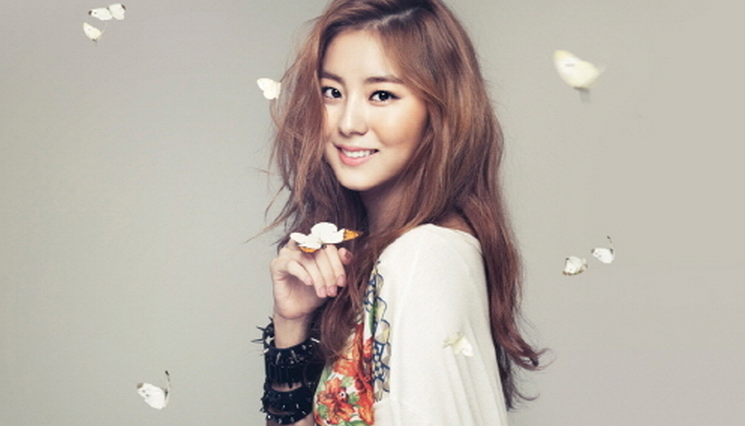After School’s Uee Poses with 300 Butterflies for “Campus 10”