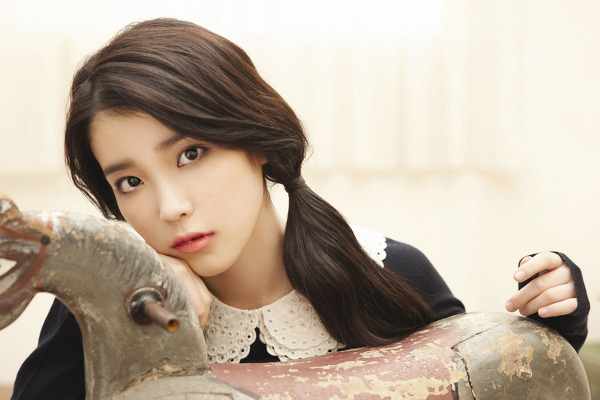 IU Sports New Electric Guitar in Selca