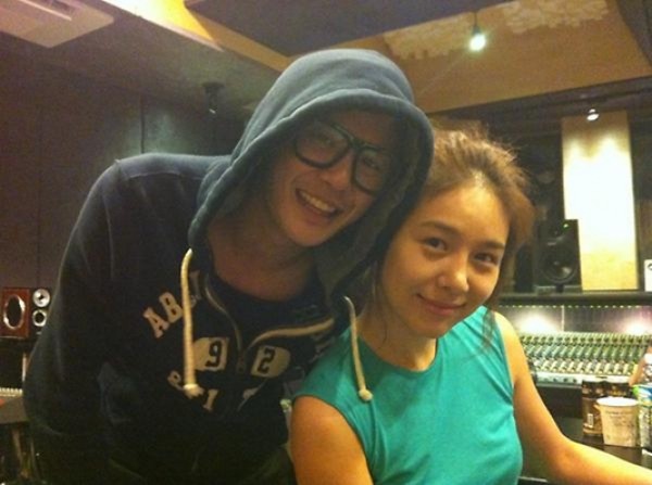 Ok Joo Hyun and JYJ’s Junsu Take Photo in Recording Studio