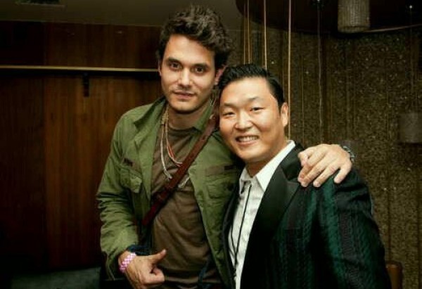 Psy Snaps Photos with John Mayer at MTV VMA