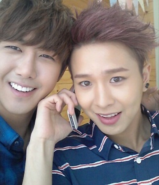 ZE:A Kwanghee Wishes Minwoo Happy Birthday with Selca on Twitter | Soompi