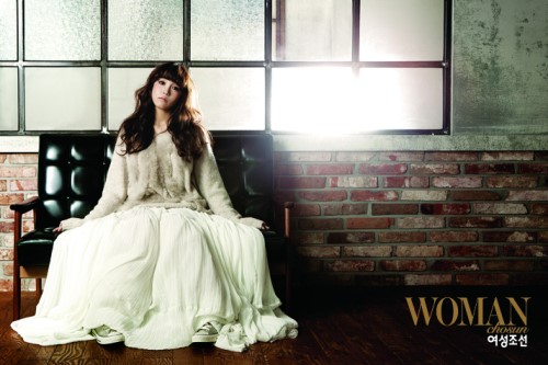 A Pink’s Eun Ji Shows New Sexy Side for “Woman Chosun” Magazine