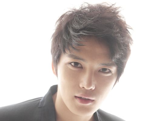 JYJ’s Jaejoong Can’t Be Differentiated from Flowers