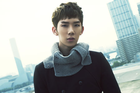 2AM’s Jokwon Spotted On Campus Grounds “Jokwon Style”
