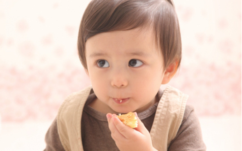 Jang Geun Suk’s Son Looks Like 2PM’s Nichkhun?