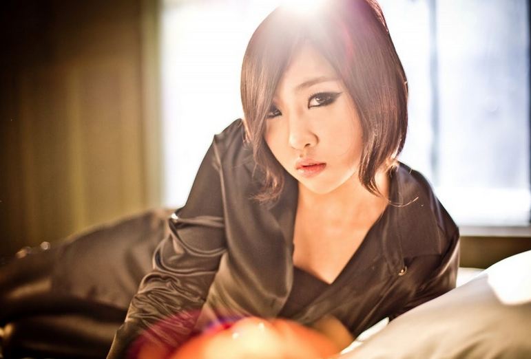 2NE1 member Minzy Dresses Dougie Up in Pearls and Bows