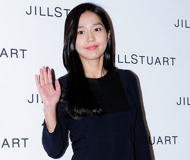 “The Great Seer” Actress Lee Jin Glows Prettily Whilst Riding Her Horse