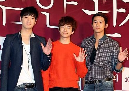 Pretty Flower Men Jang Dong Gun, Taecyeon, Chansung, and Junho Pose at “Dangerous Liaisons” VIP Preview
