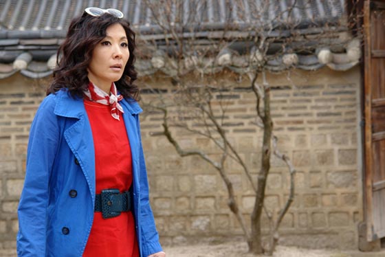 Veteran Actress Lee Mi Sook Wants to Act with CN Blue’s Lee Jong Hyun