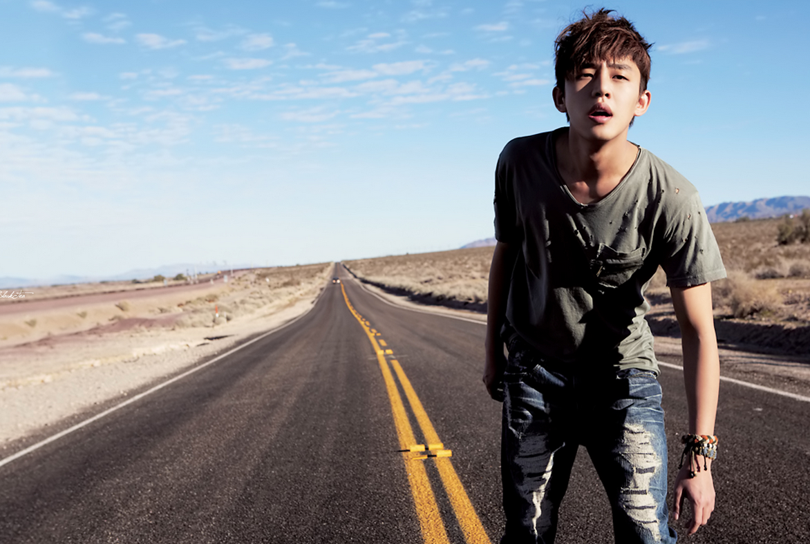 Yoo Ah In Finds His Doppelganger in…