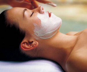 Celebrities Love Getting Their Facials! Celebrities Love Getting Their Facials!