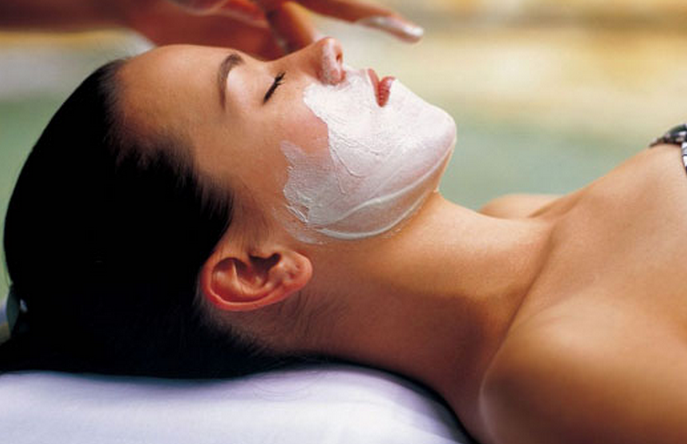 Celebrities Love Getting Their Facials!