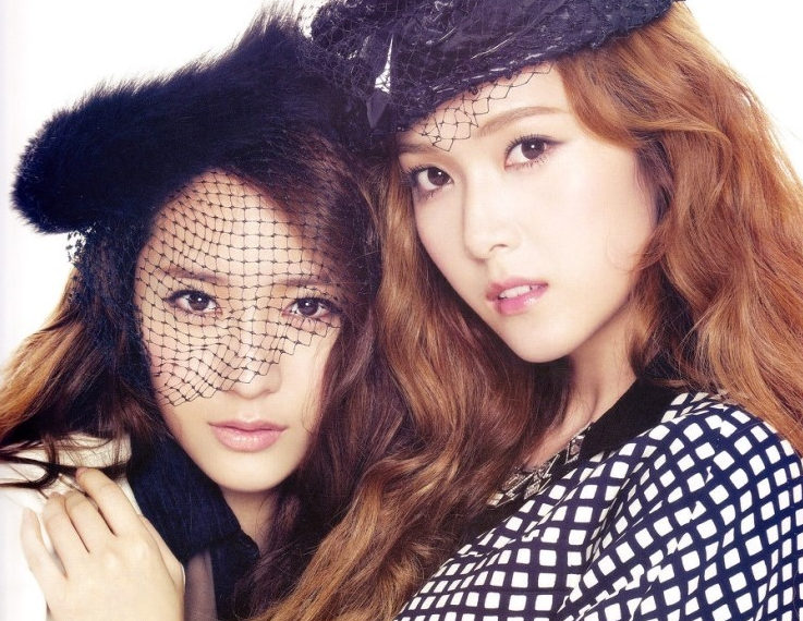 Who Wore It Better: Jessica & Krystal in Matching Outfits