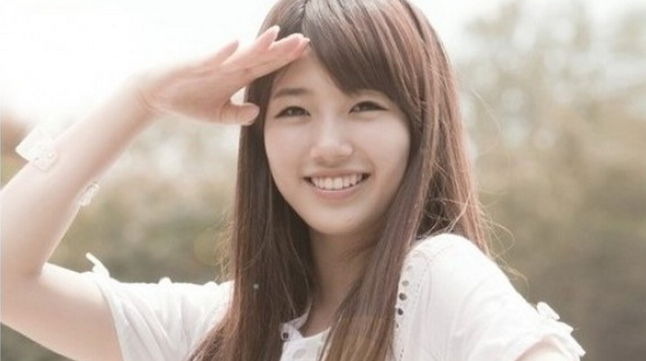 miss A’s Suzy Poses with Little Suzy