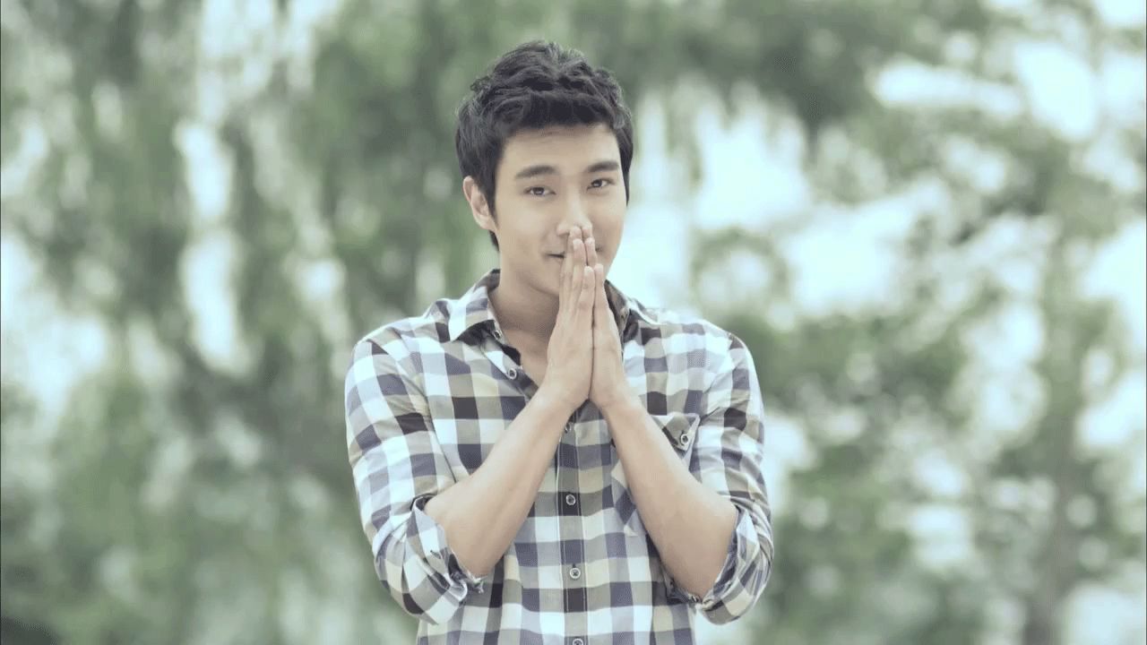 Super Junior Choi Si Won Wins Women’s Heart With A Flower