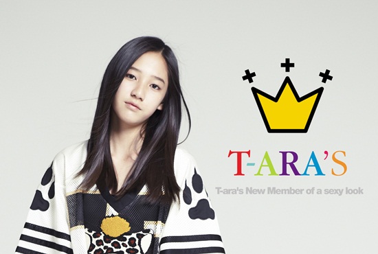 T-ara’s Dani Receives a Golden Disk Trophy Before Her Official Debut
