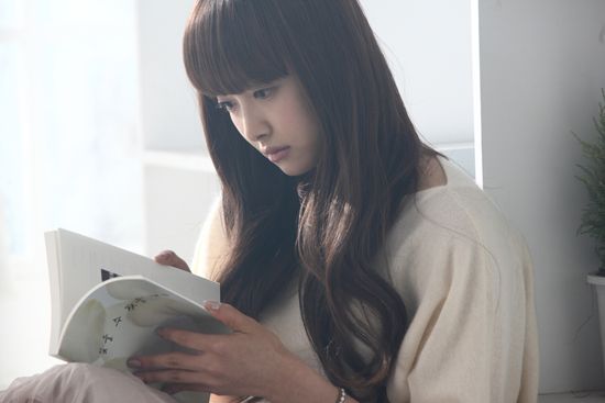 f(x)’s Victoria Posts Bare Face Selca