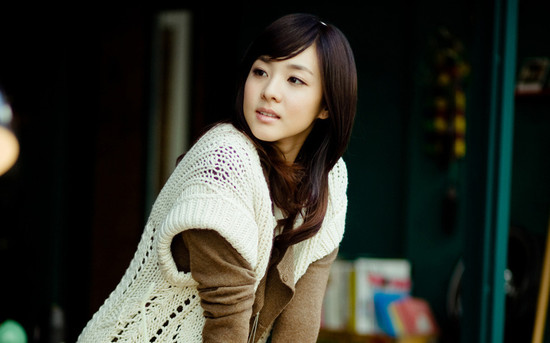 2NE1’s Sandara Park with a Giant Glass of Beer