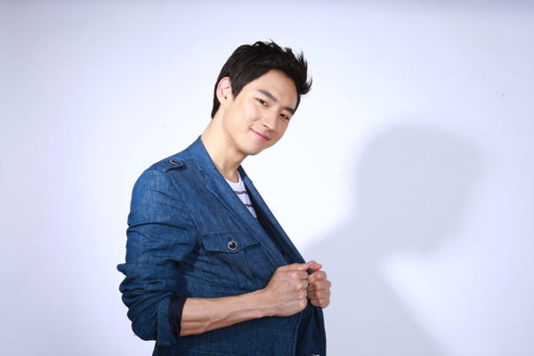 Lee Jae Hoon Talks About His First Kiss on “Happy Together 3”