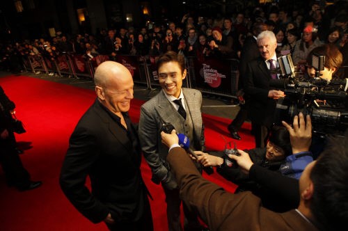 Lee Byung Hun Dazzles with Hollywood Stars at “Masquerade” Screening in London