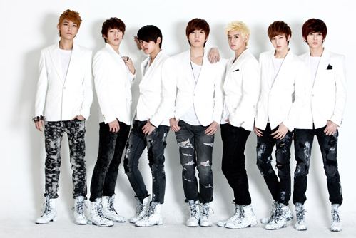 U-Kiss Eats Dinner With Fans at Fan Meeting